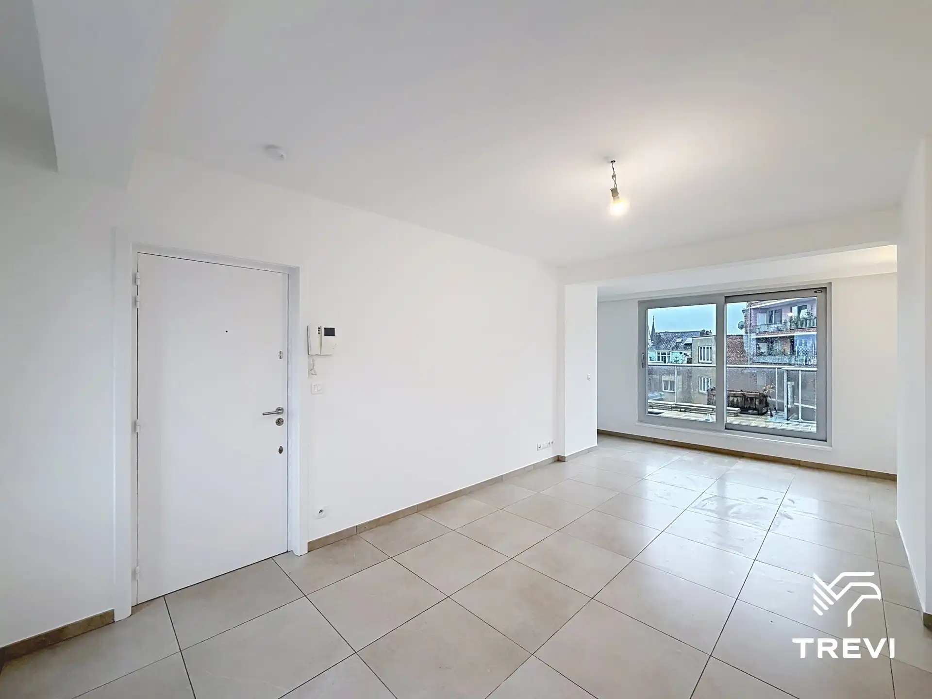 Opgeknapt penthouse met 1 slaapkamer foto 2