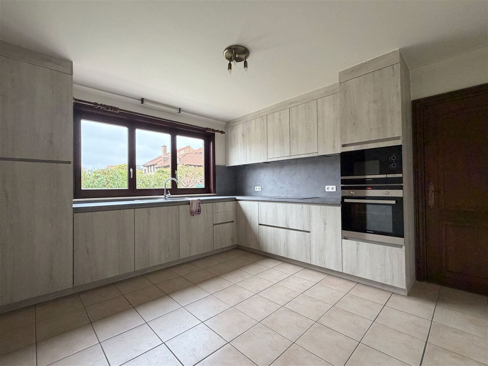 Woning te huur met 3 slaapkamers in rustige wijk foto 6