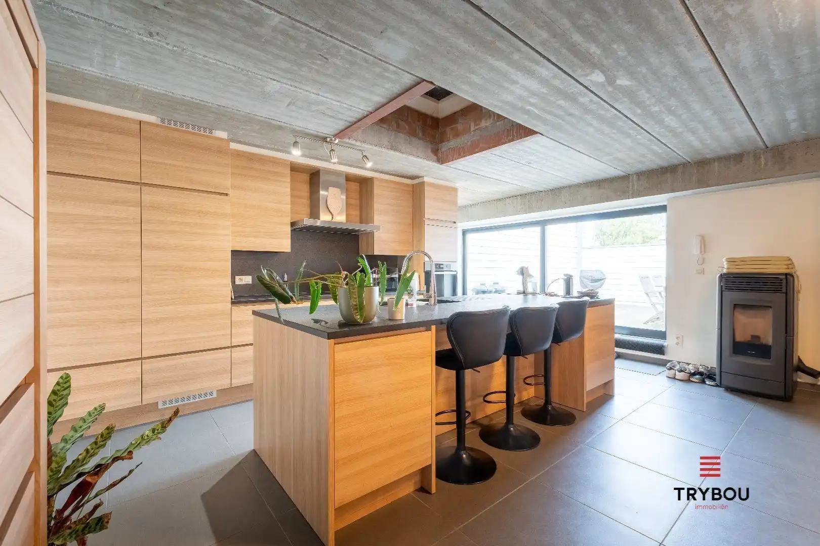 Uitzonderlijk ruime industriële duplex met ruim terras in centrum Roeselare foto 5