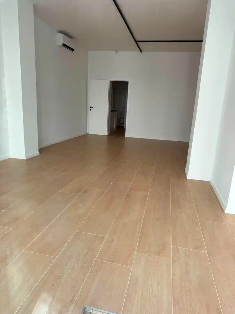 Instapklare handelsruimte van 65 m² te huur foto 2