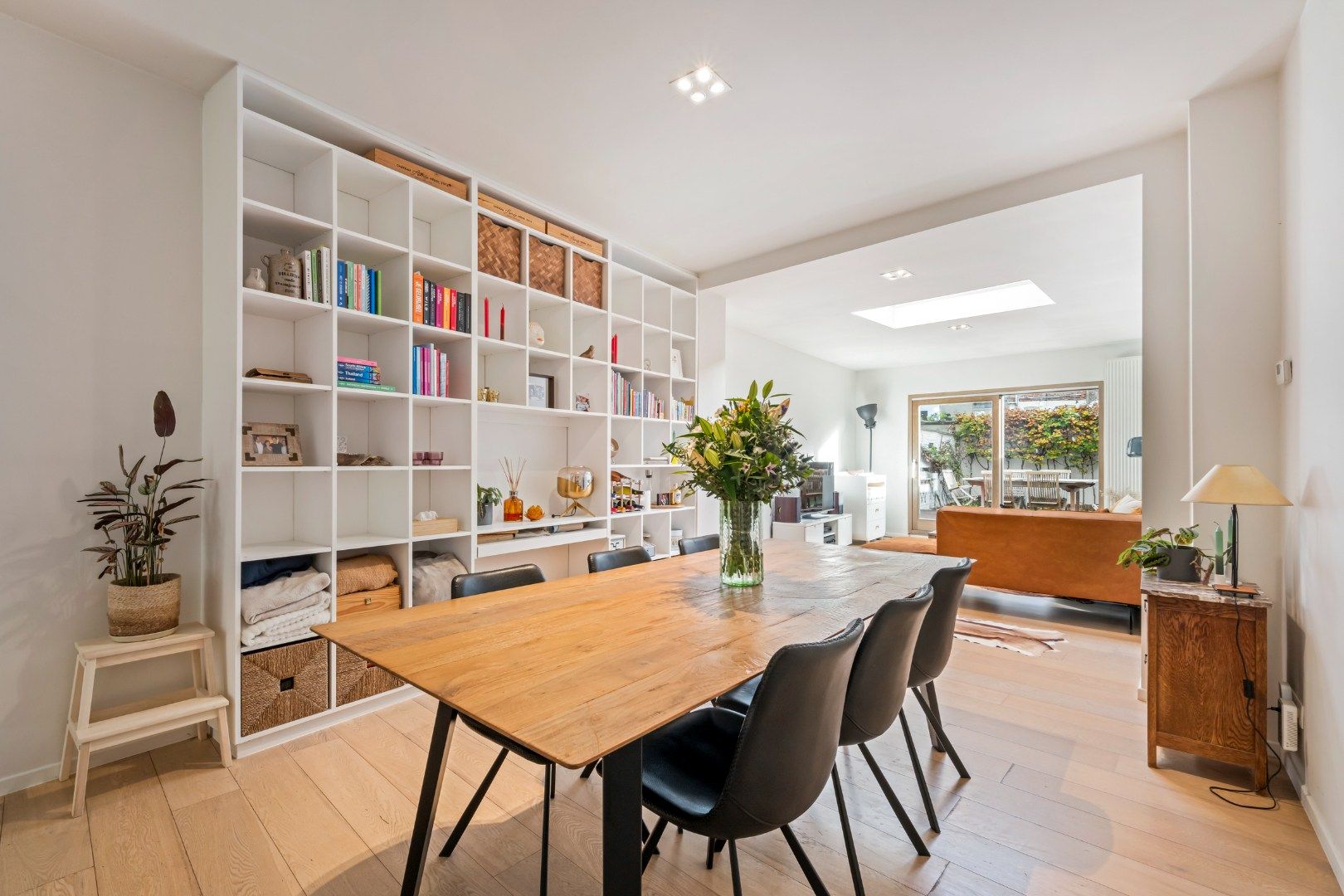 Instapklare, lichtrijke woning met 3 slaapkamers en zonnige tuin in Gent foto 2