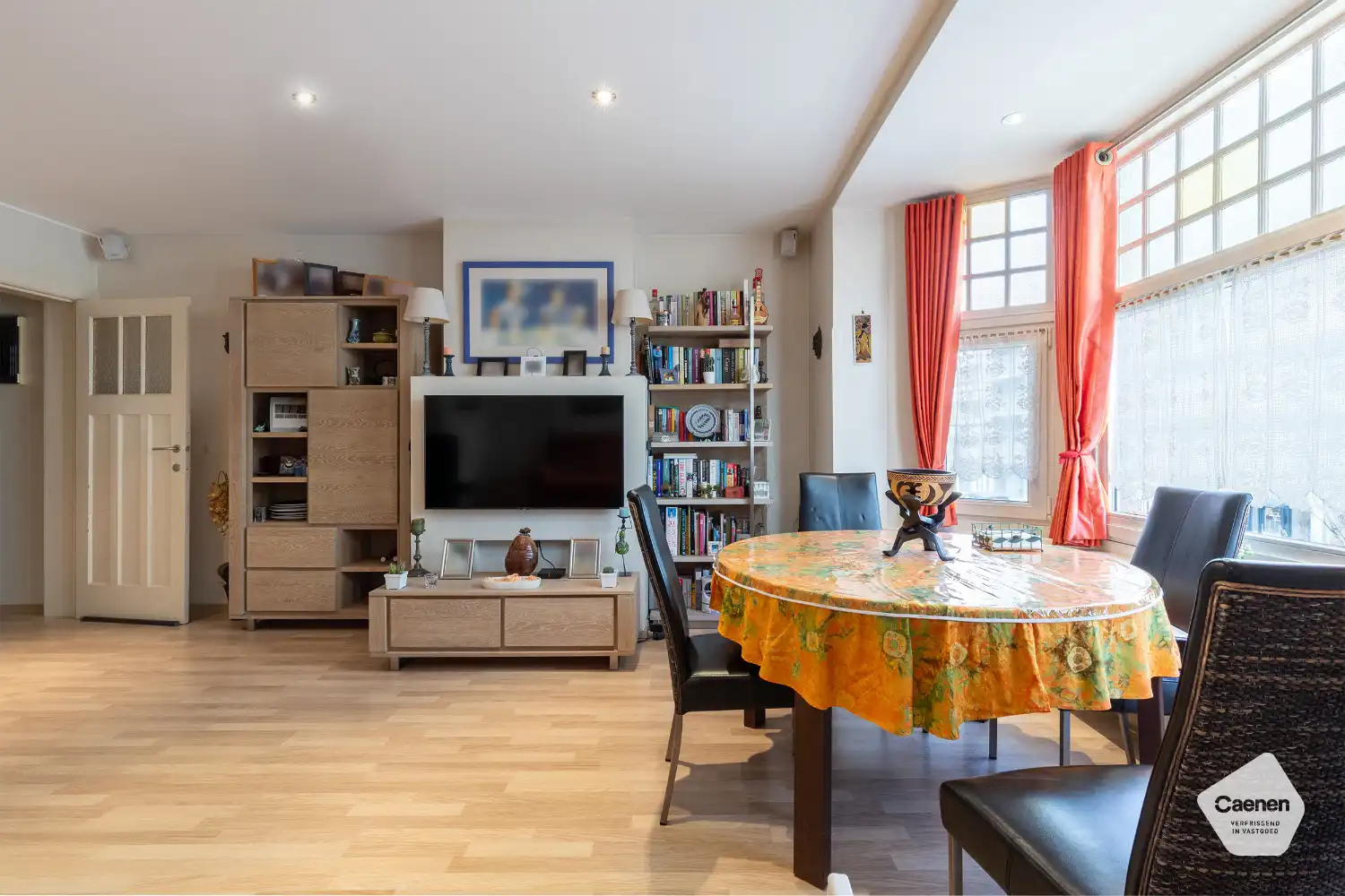 Ruim karakterappartement met 4 slaapkamers, gelegen in historisch pand foto 3