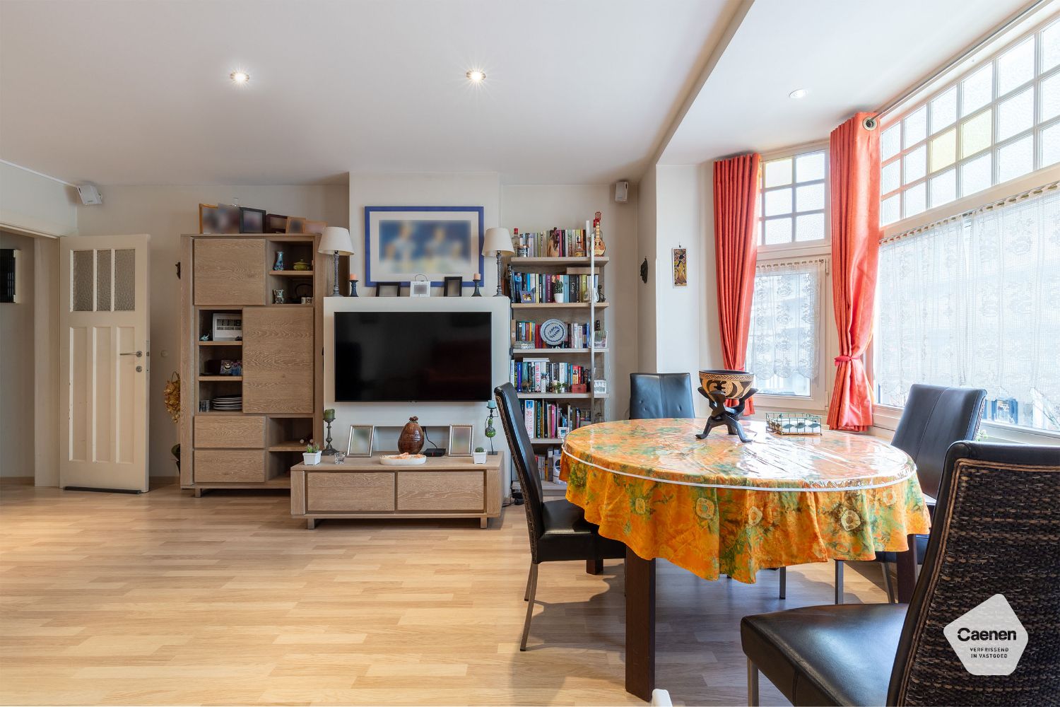 Ruim karakterappartement met 4 slaapkamers, gelegen in historisch pand foto 3