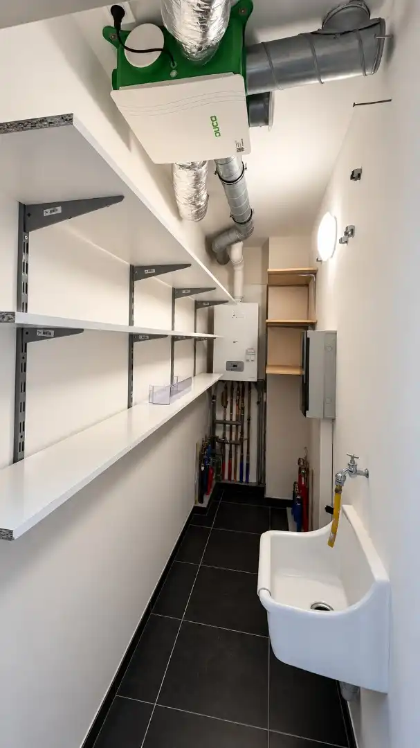 Instapklaar appartement met afzonderlijke garage en terras foto 15