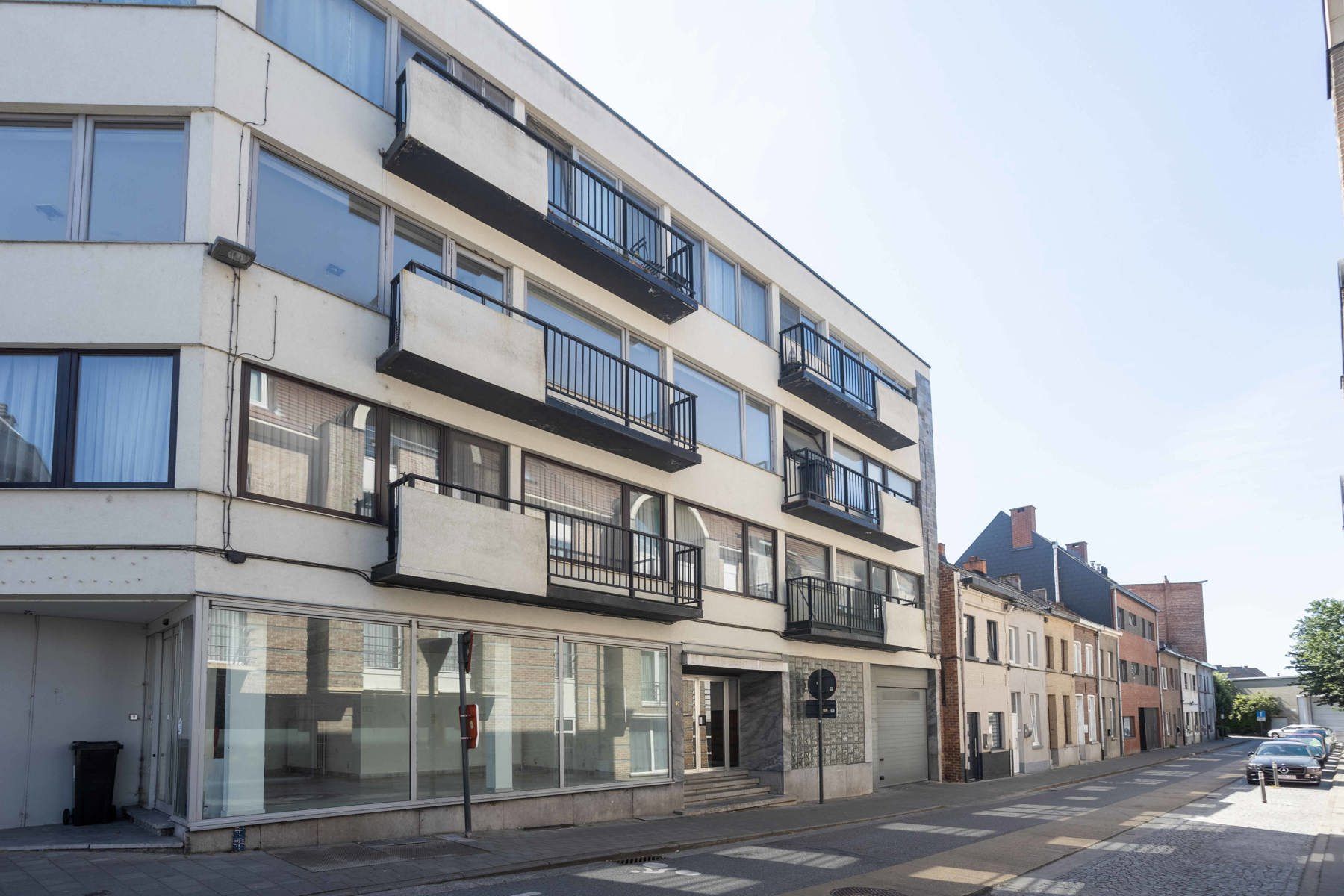 Instapklaar appartement in het centrum van Aalst! foto {{pictureIndex}}