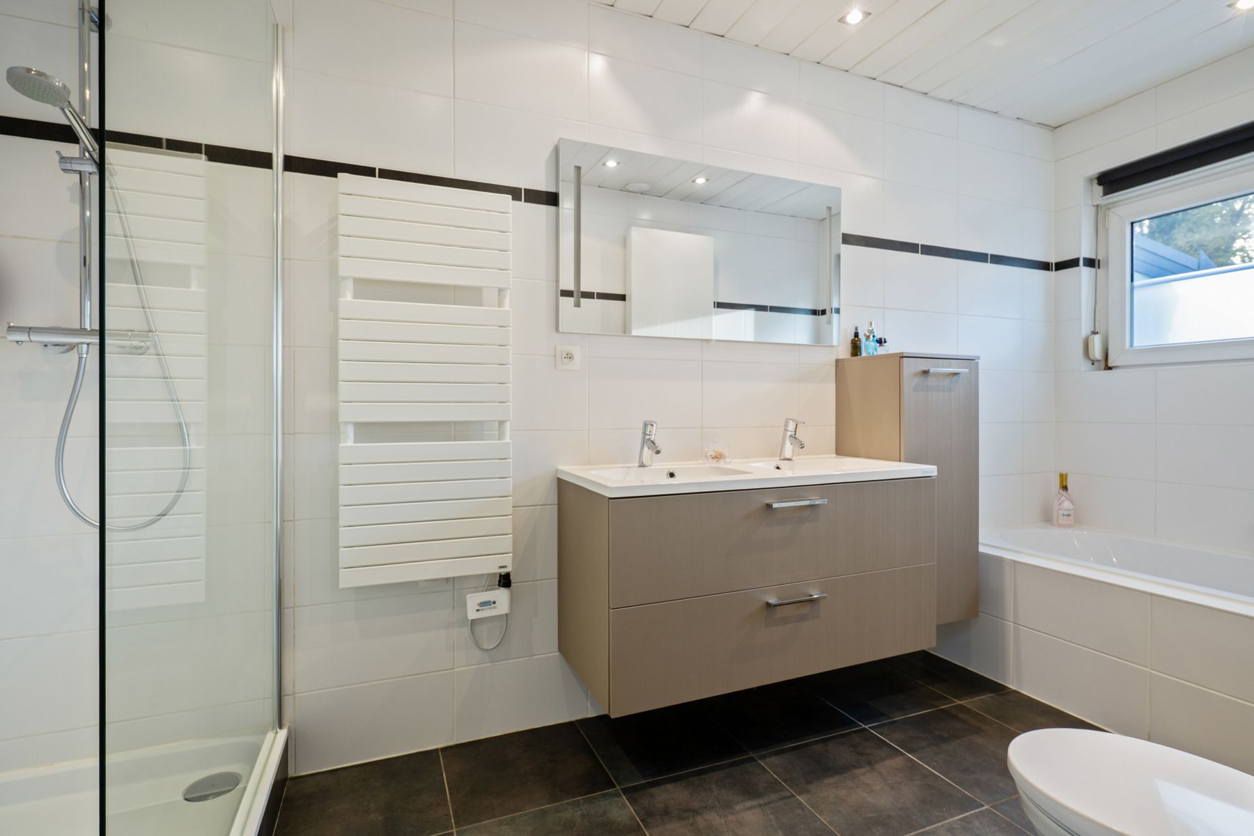 Gerenoveerde woning in een topbuurt foto 10