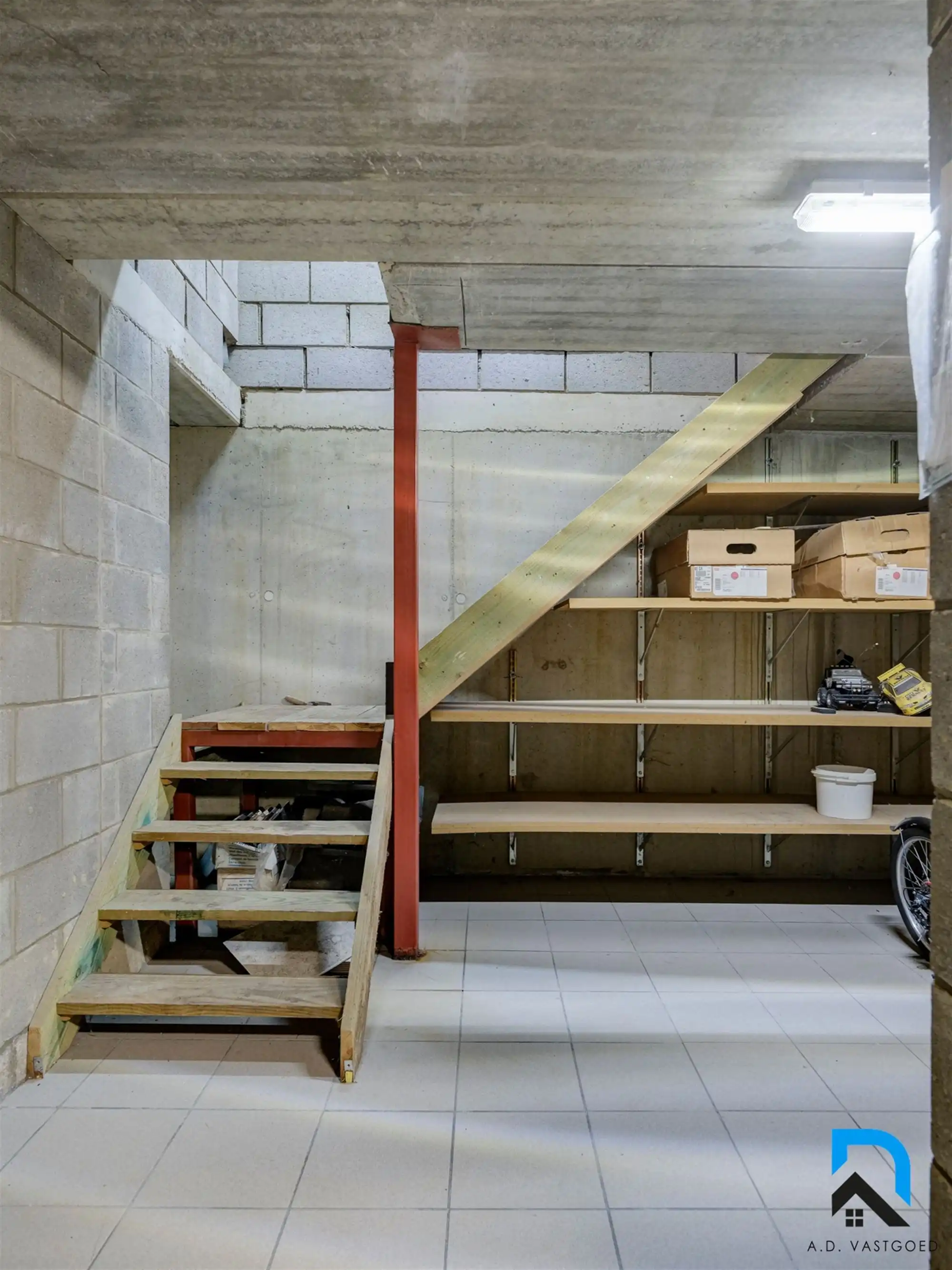 Ruime woning met prachtige tuin foto 28