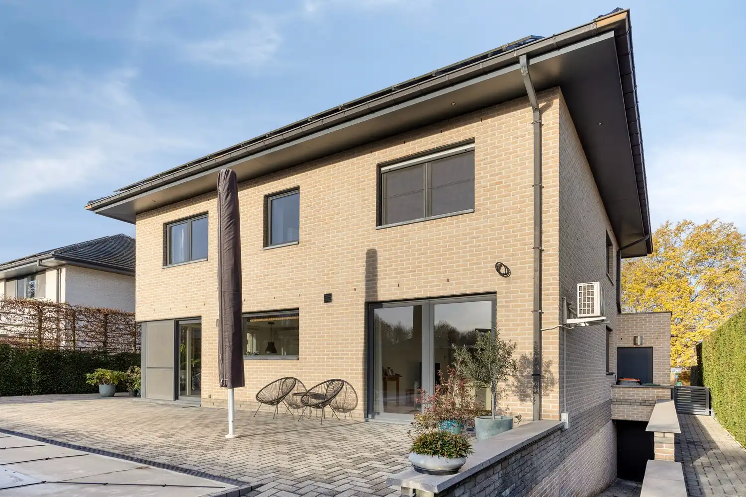 Ruime, energiezuinige gezinswoning met ingebouwd zwembad op toplocatie in Lanaken foto 45