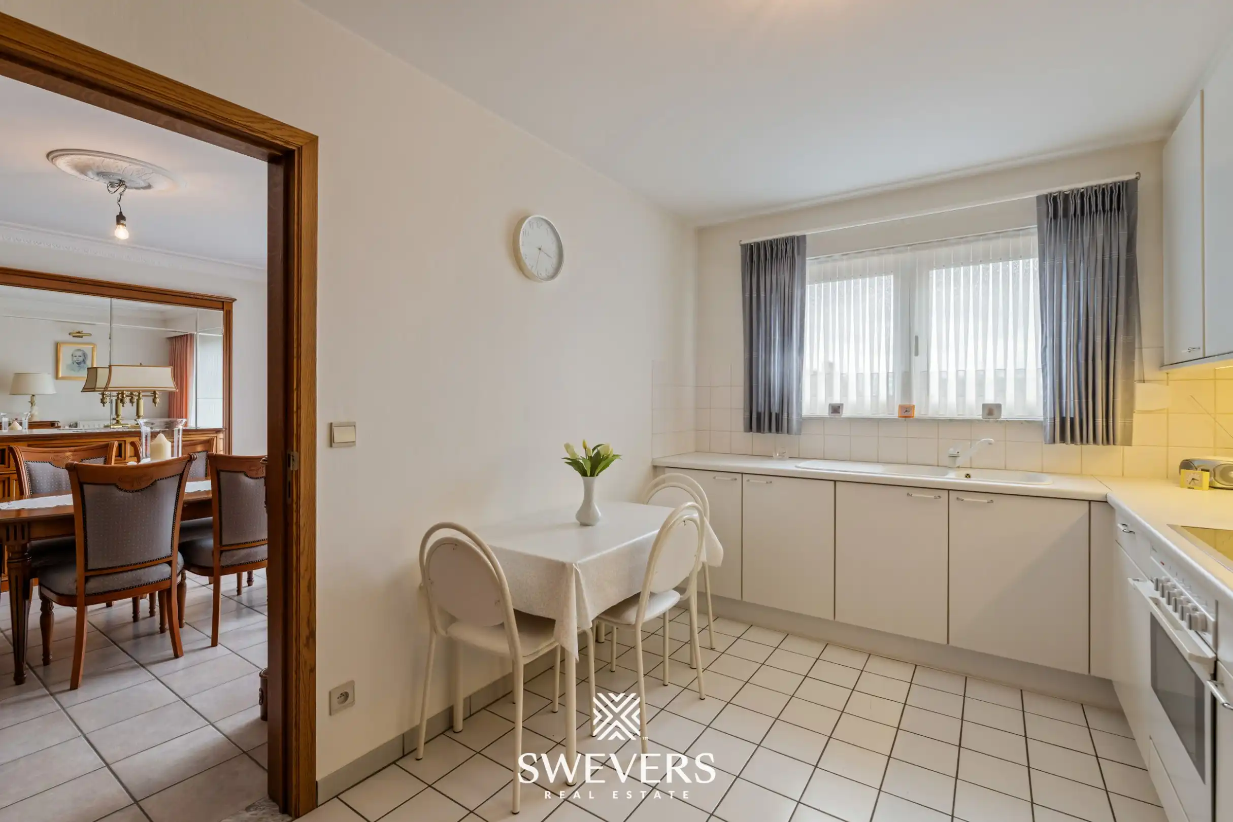 Ruim 2-slaapkamerappartement met groot terras en privéparking in centrum Beringen foto 8