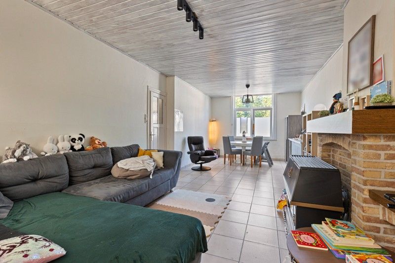 Op te knappen gezinswoning met mogelijkheid tot 4 slaapkamers TE KOOP in Oostrozebeke! foto 3