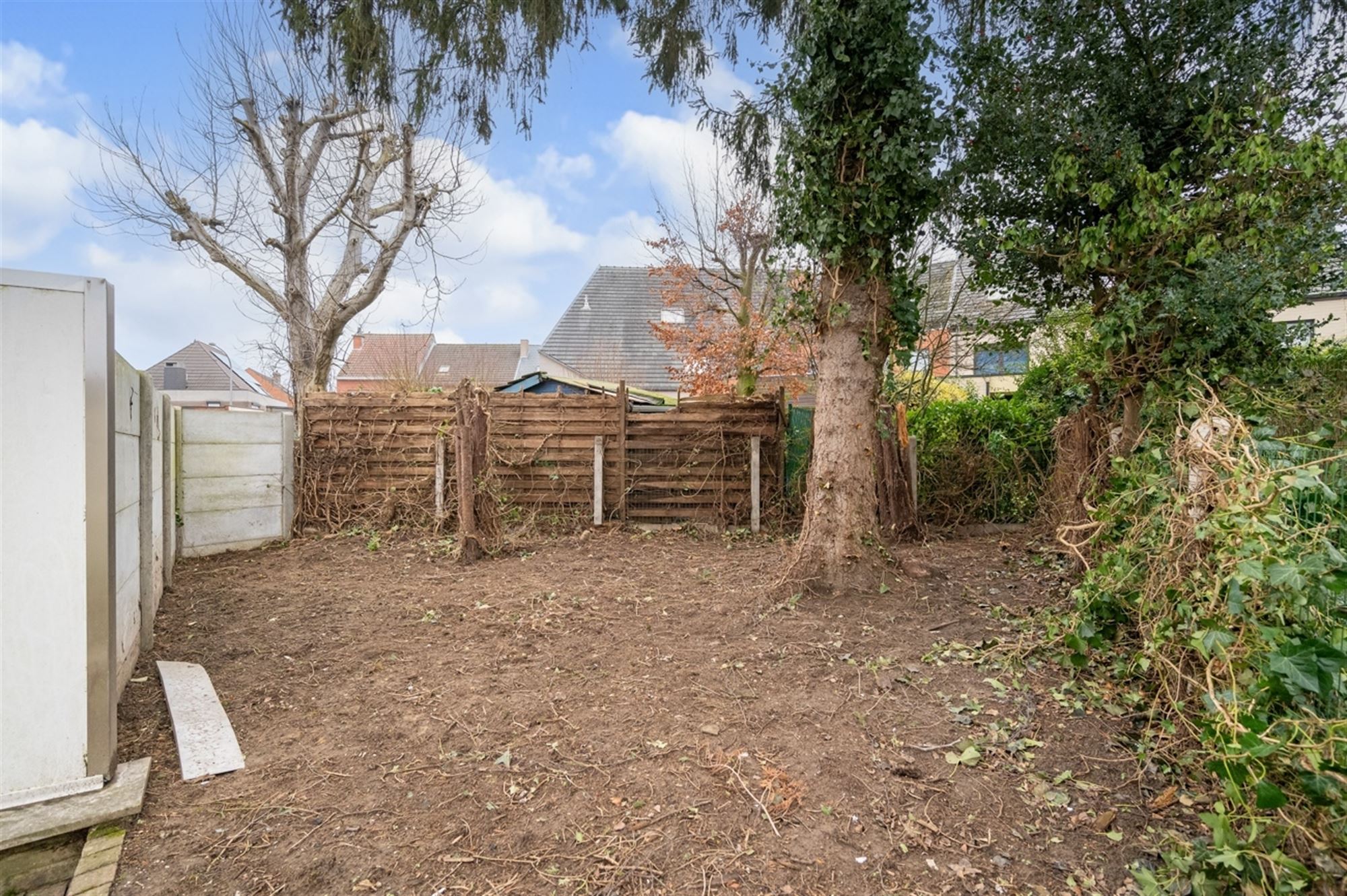 Gerenoveerde woning met drie slaapkamers en tuin foto 12