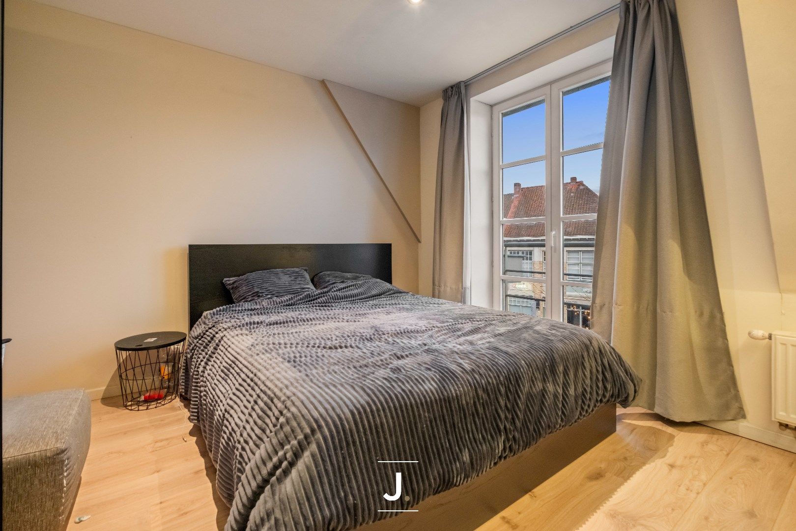 Charmante instapklare burgerwoning op de markt van Heule: een perfecte starterswoning of investering! foto 12