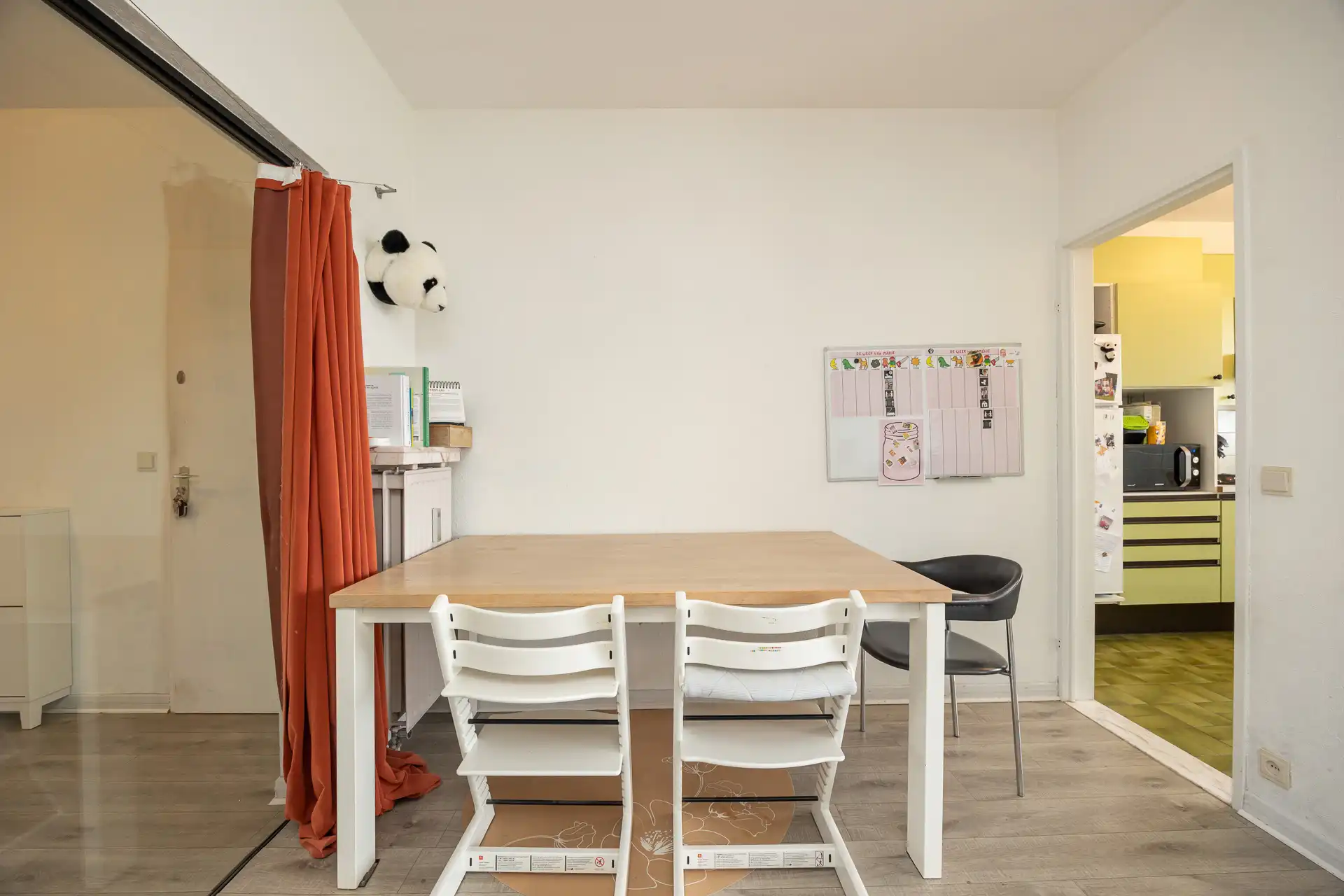 Ruim 2slpk-app. met vergezicht met kelder en parking foto 6