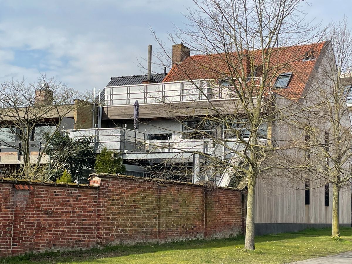 Exclusief één slaapkamer DAK-APPARTEMENT met ruim terras en openlucht autostandplaats foto 2