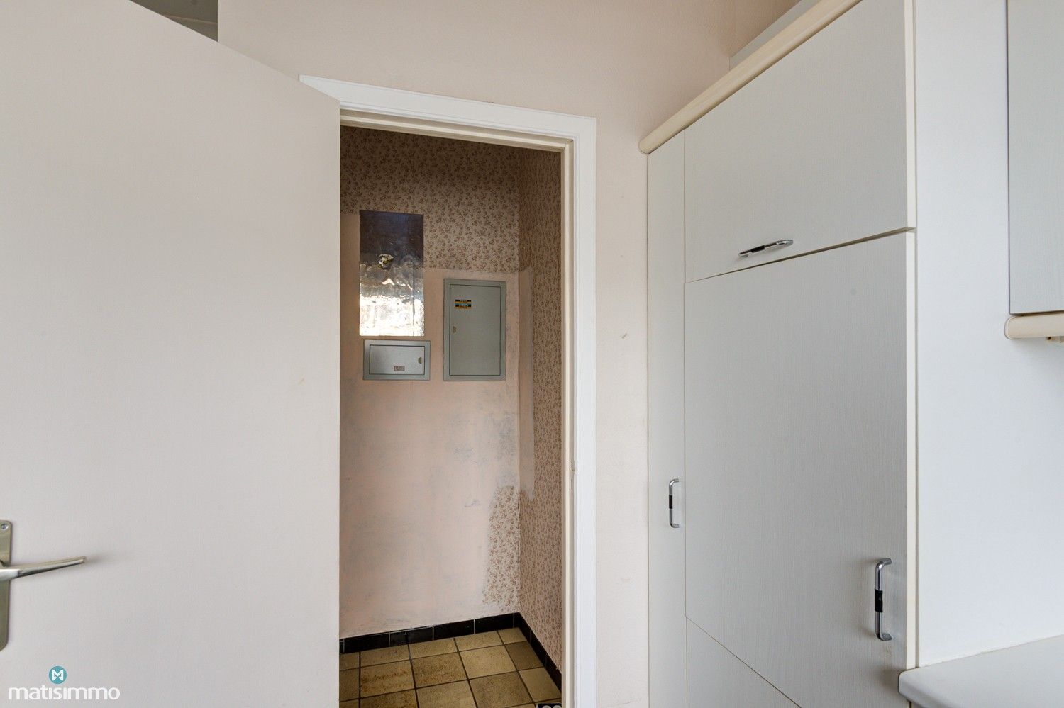 VOORTREFFELIJK GELEGEN APPARTEMENT MET GARAGEBOX EN 2 SLAAPKAMERS IN HARTJE GENK foto 9