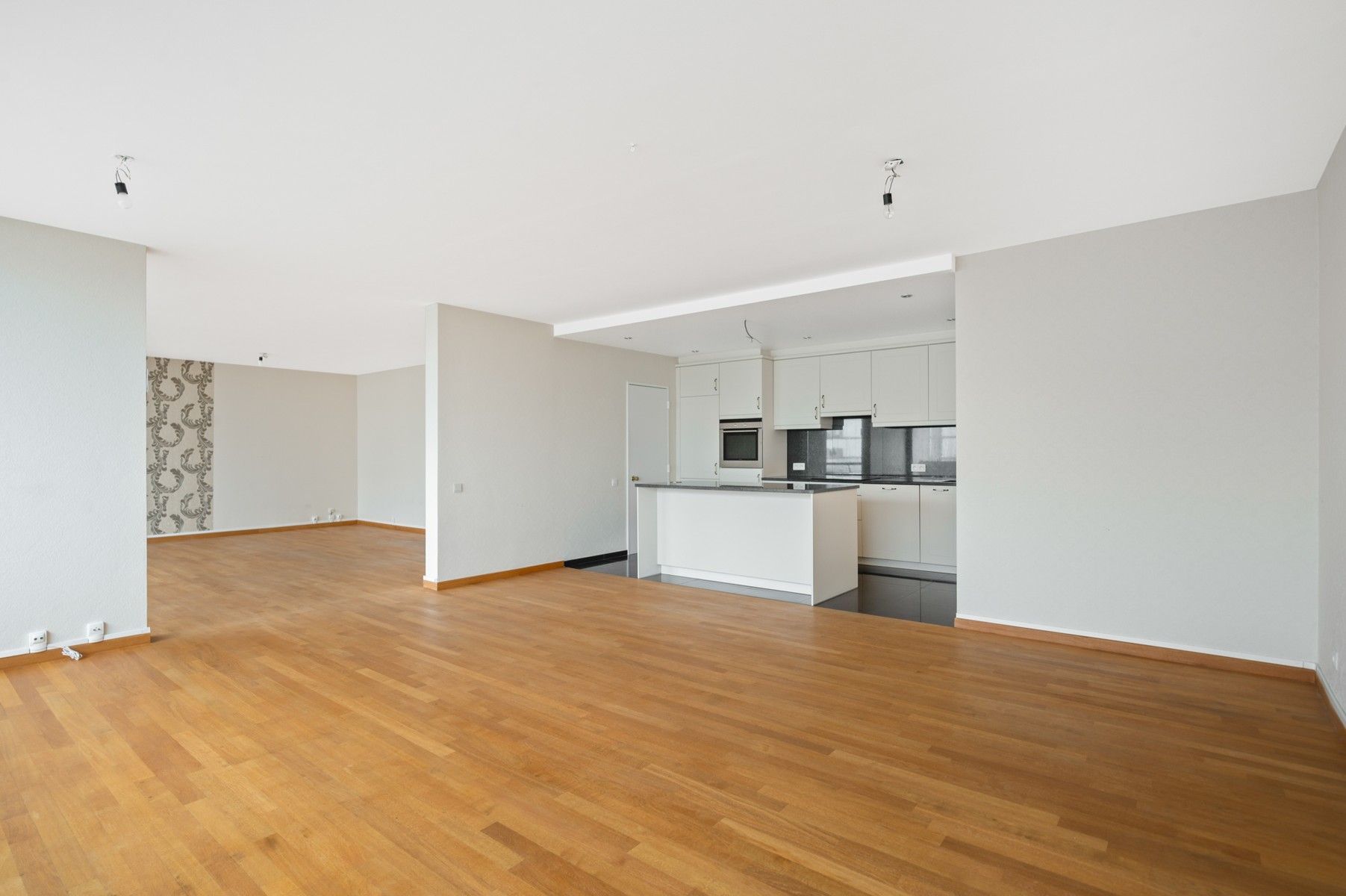 Verzorgt instapklaar appartement 3 slpk / 2 badk (174m² +  balkon). foto 6