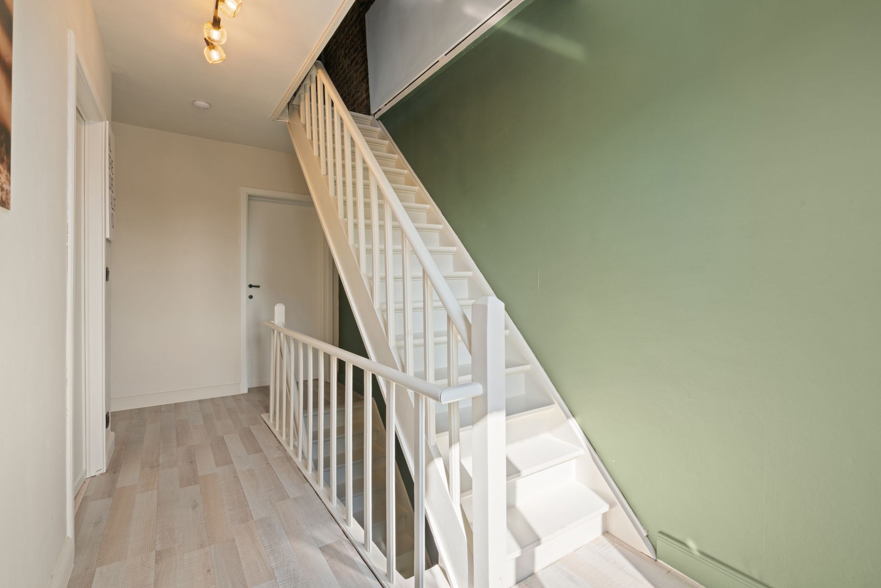 Instapklare halfopen bebouwing  met 3 slaapkamers op 1324 m² foto 7