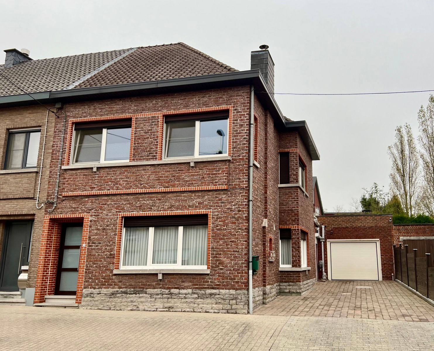 Hoofdfoto van de publicatie: Gezellige woning met garage en tuin met zeer potentieel.