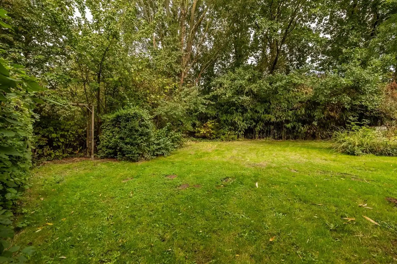 Uniek rustig wonen, helemaal achterin en midden in het groen. foto 7