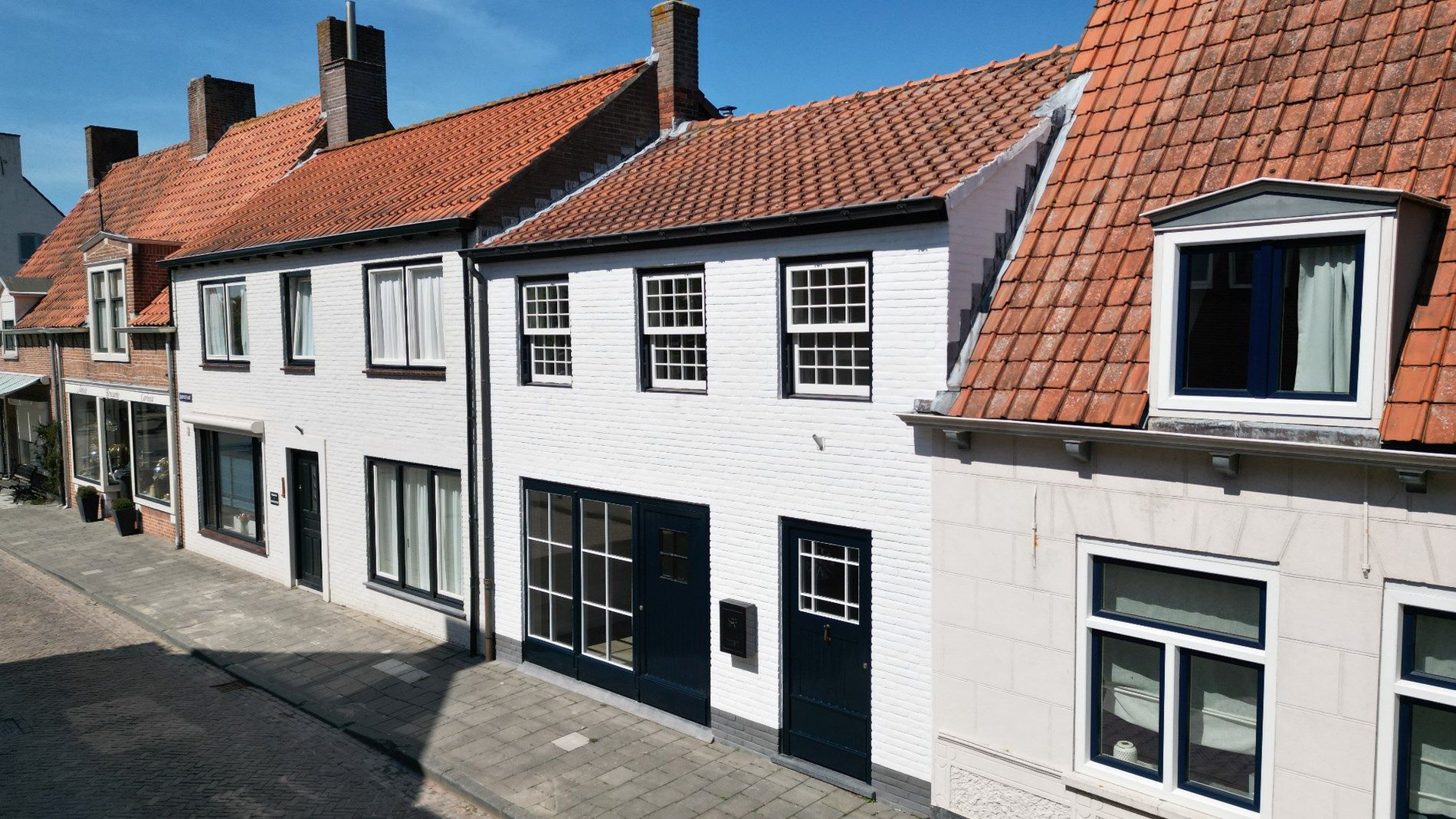Sfeervolle en luxe tussenwoning in Zuidzande met vrij zicht over de velden foto 4