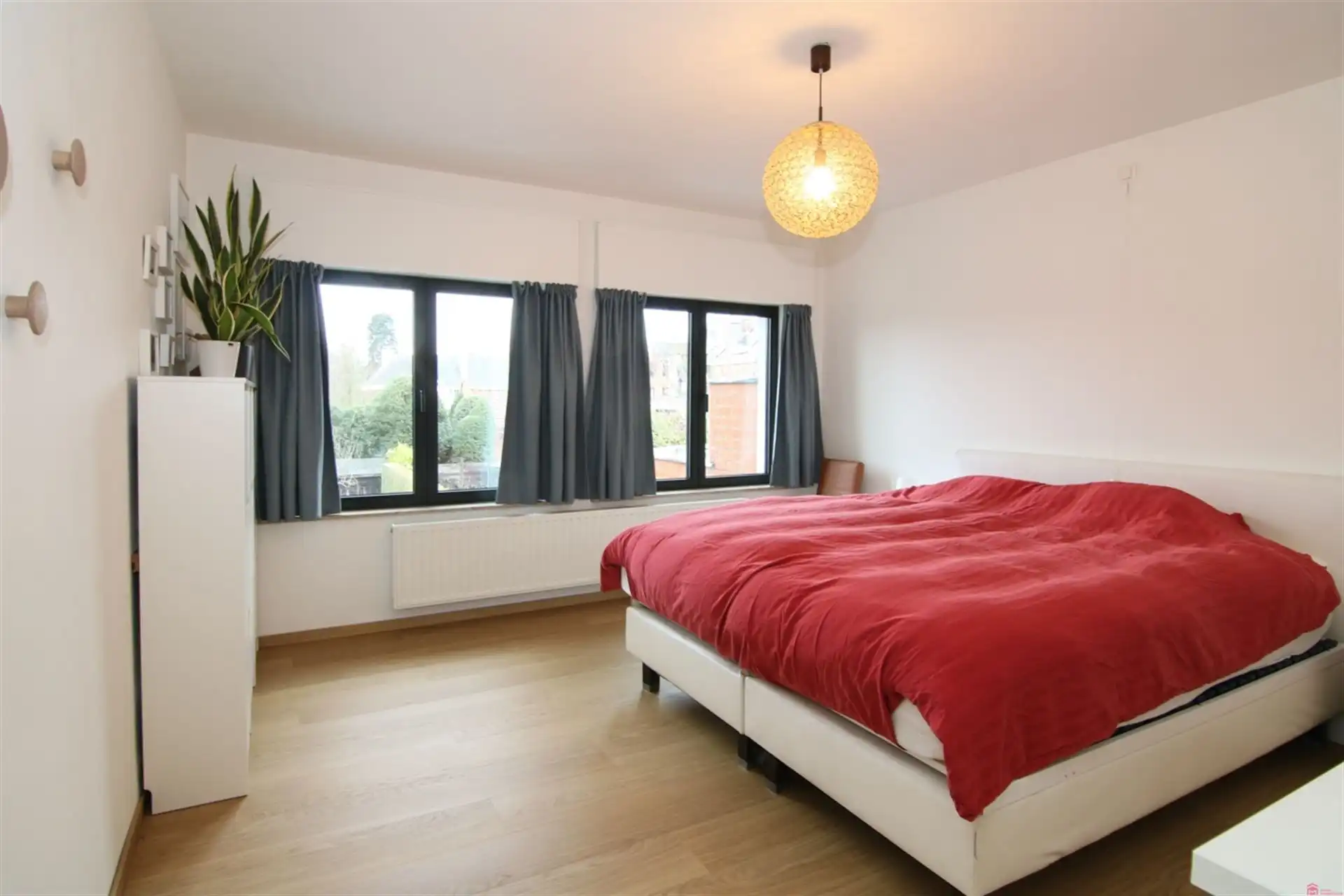 Prachtig vernieuwde halfopen woning op Pius-X foto 15