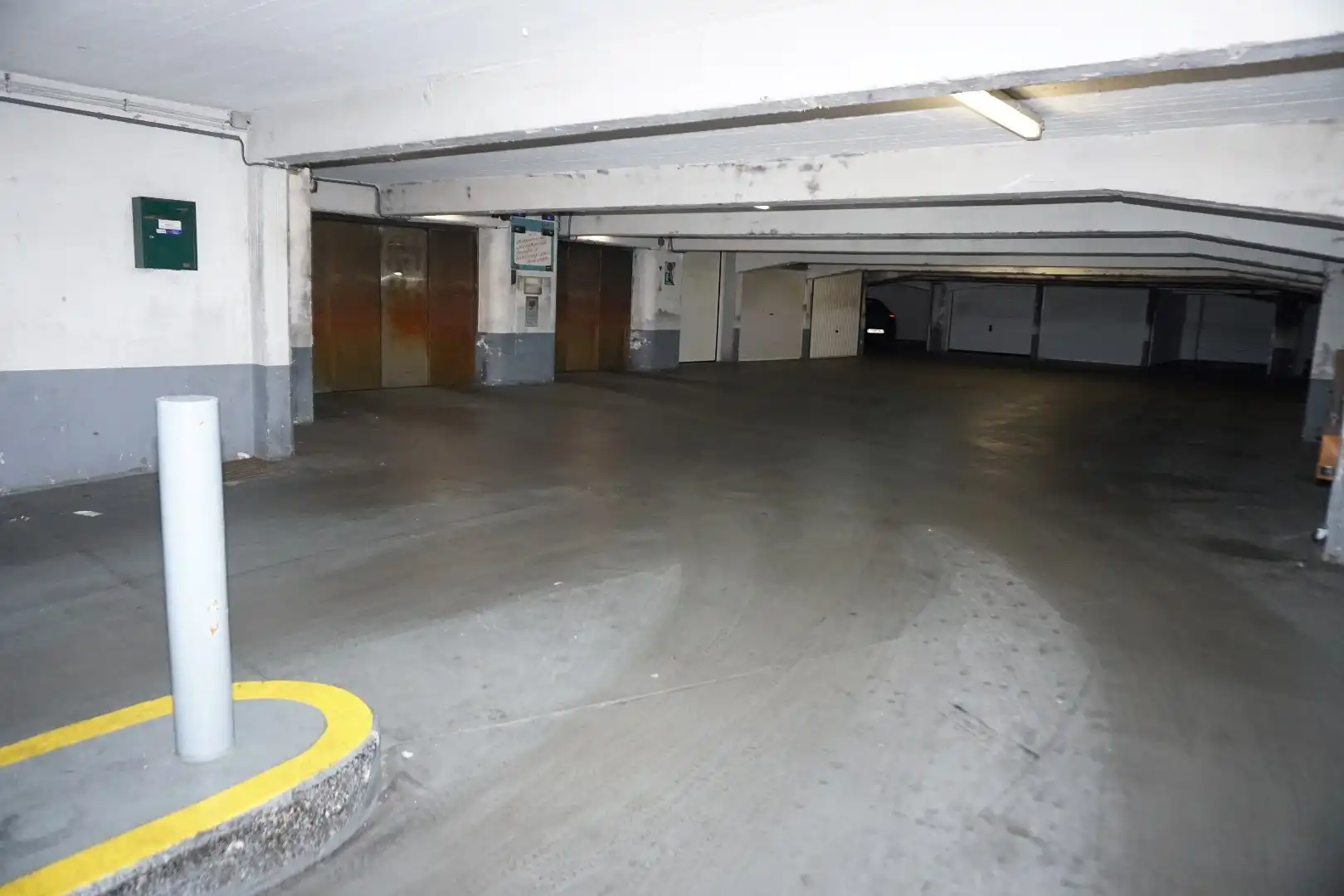 GARAGE BOX  OP TOPLIGGING - CENTRUM OOSTENDE ! foto 3