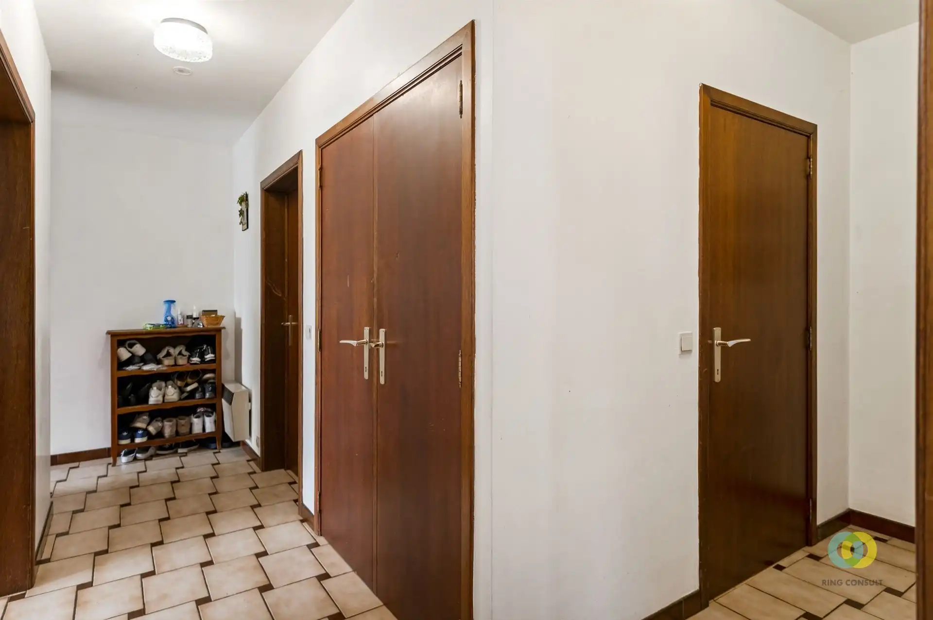 appartementsgebouw met garages foto 5