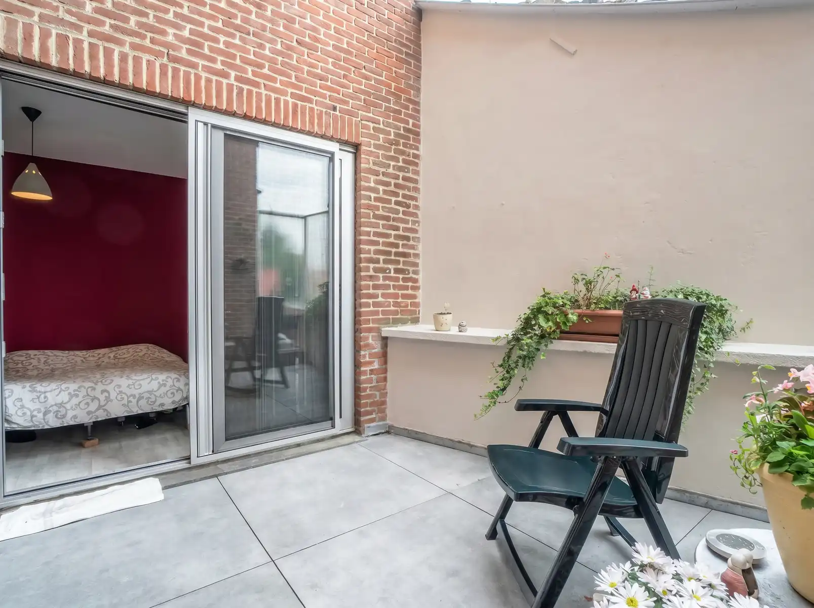 Ruim appartement met terras en dubbele garage! foto 16