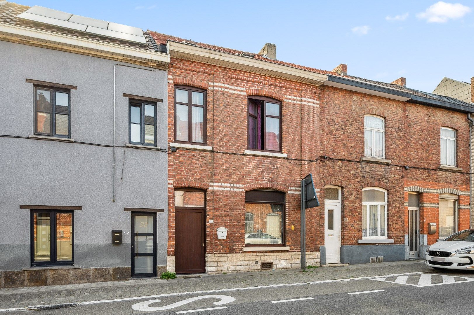 Te renoveren rijwoning met potentieel in de buitenrand van Tienen foto 2