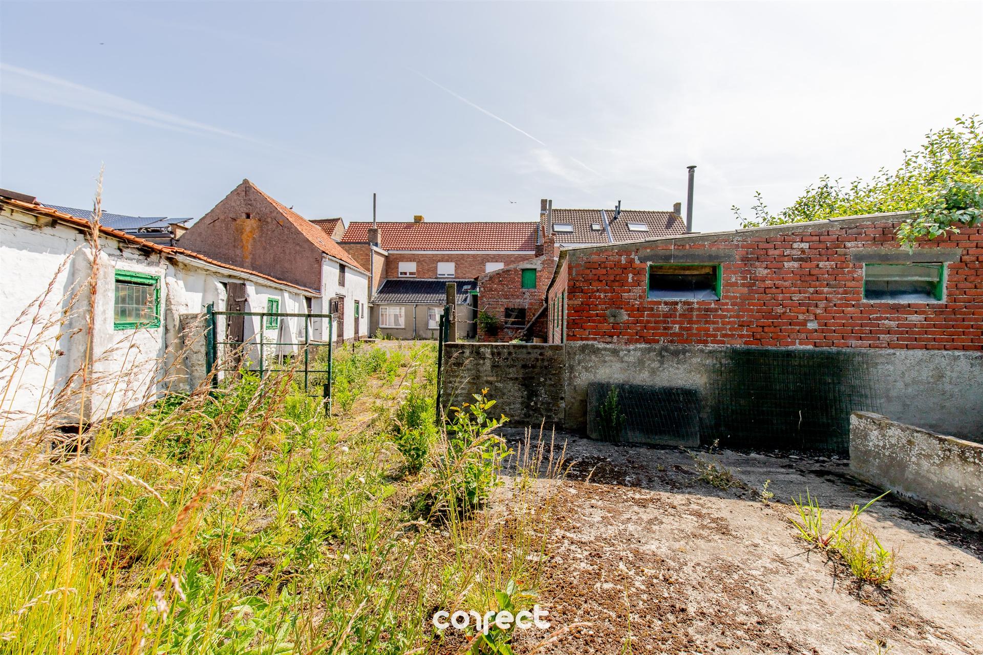 Volledig te renoveren of nieuw te bouwen appartementsgebouw met garages. foto 15