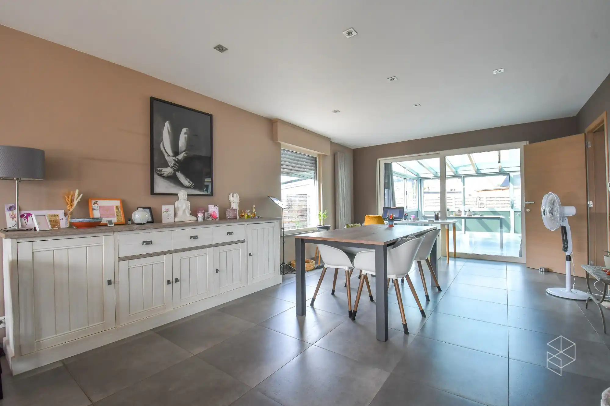 Grote woning met 4 slpk en grote tuin foto 5