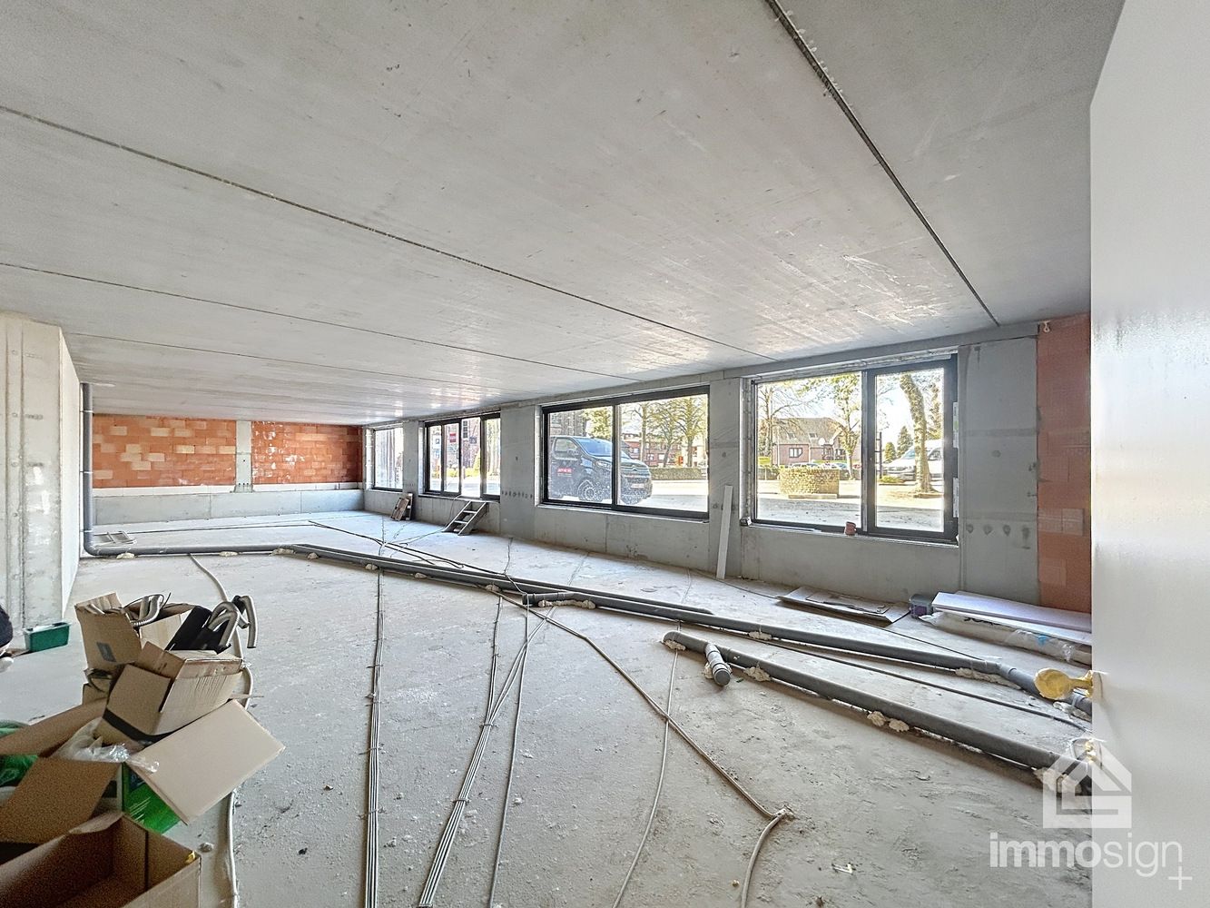 Gelijkvloers, nieuwbouw handelspand in het hartje van Hamont-Achel! foto 2