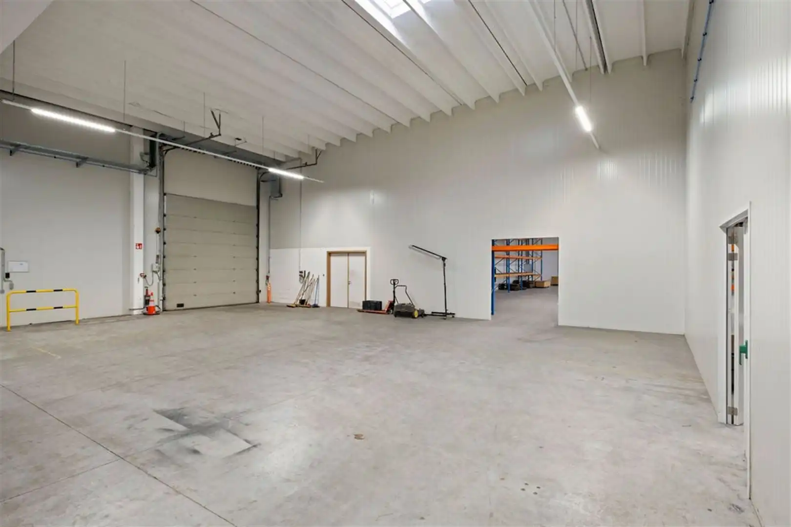 Magazijn met kantoren zichtlocatie E17 foto 5
