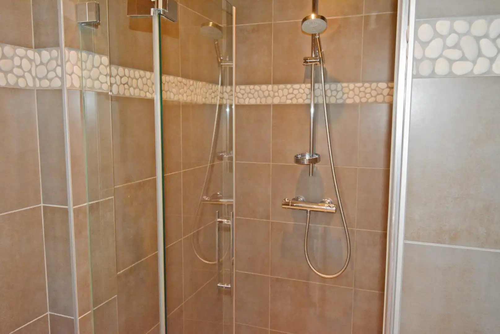 Gerenoveerd, ruim appartement op de Zeedijk Albertstrand foto 10