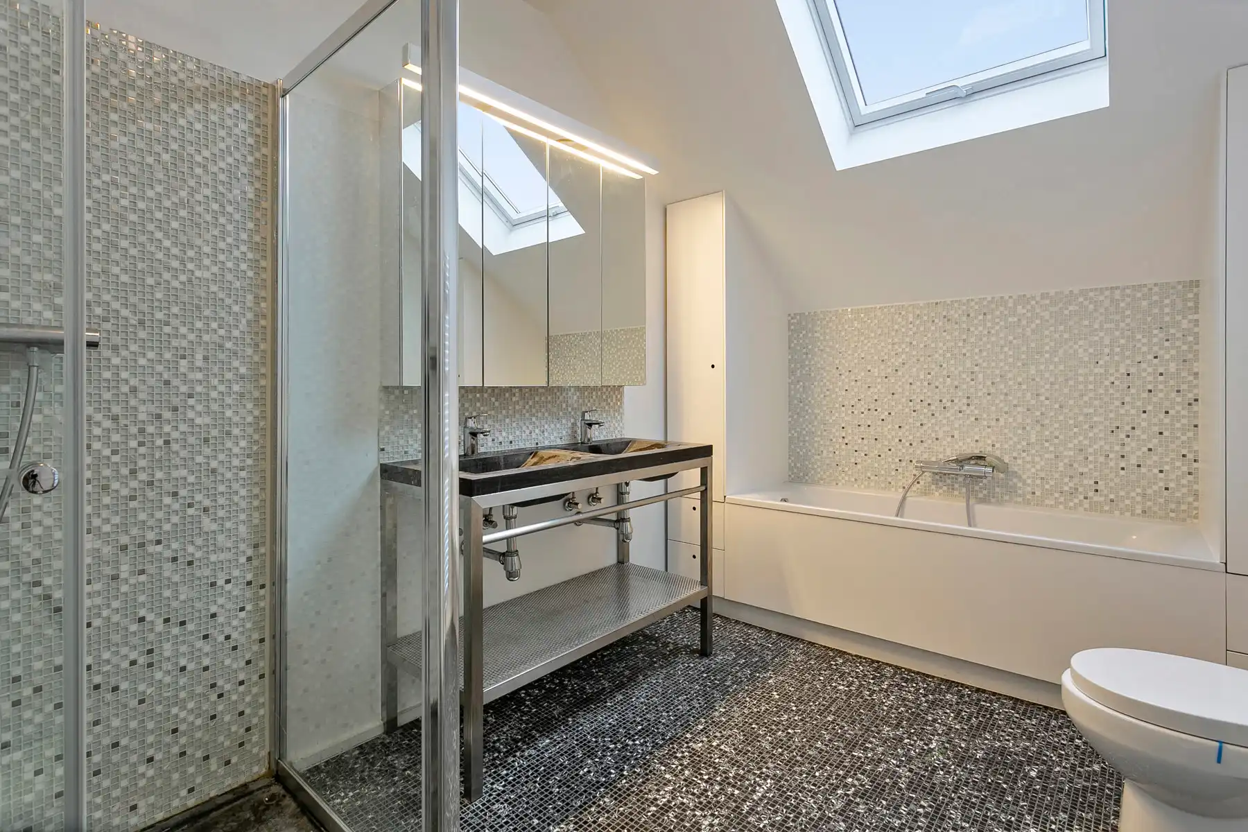 Ruim herenhuis van 571 m² met 8 slaapkamers en een tuin van bijna 20 are foto 23