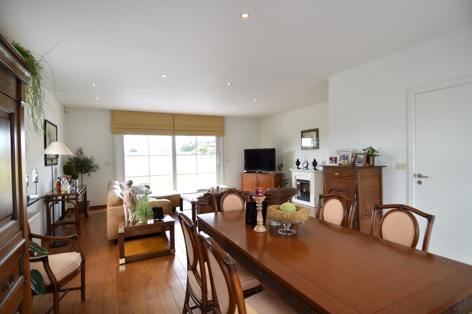 Exclusieve woning met 4 slaapkamers gelegen op een prachtig perceel van bijna 2.400 m² foto 5