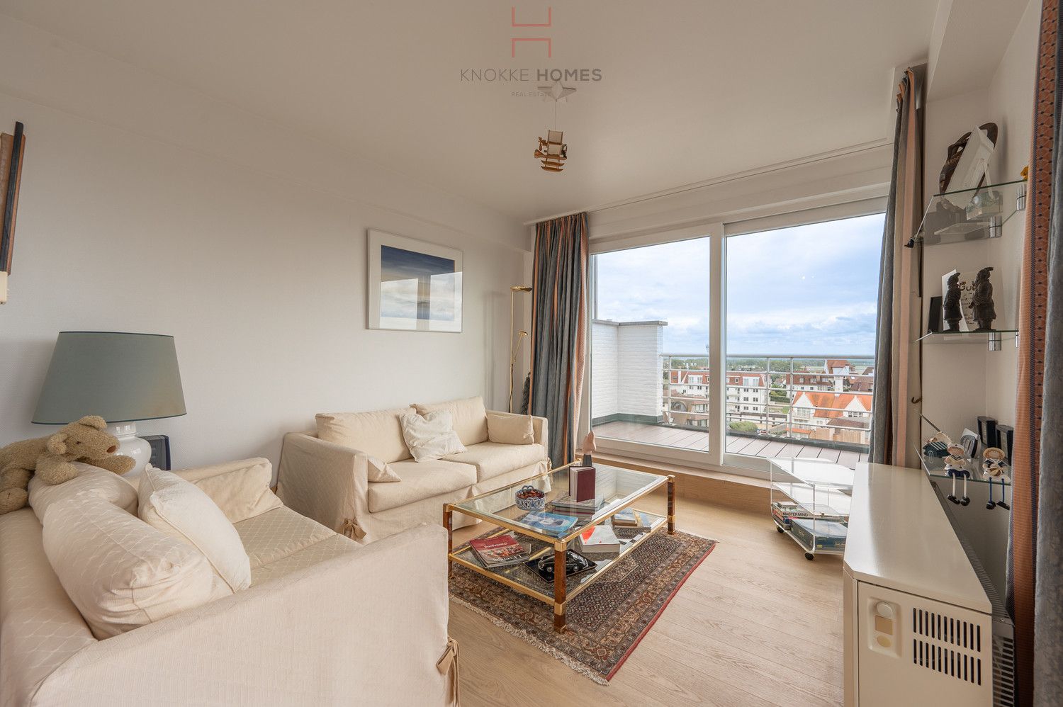 Lichtrijk, comfortabel en aangenaam duplex appartement met prachtig uitzicht op enkele meters van de zee in Duinbergen. foto 2