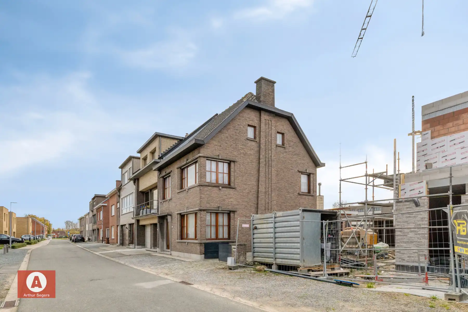 Gezinswoning mét karaktergevel & garage pal bij het centrum. foto 2