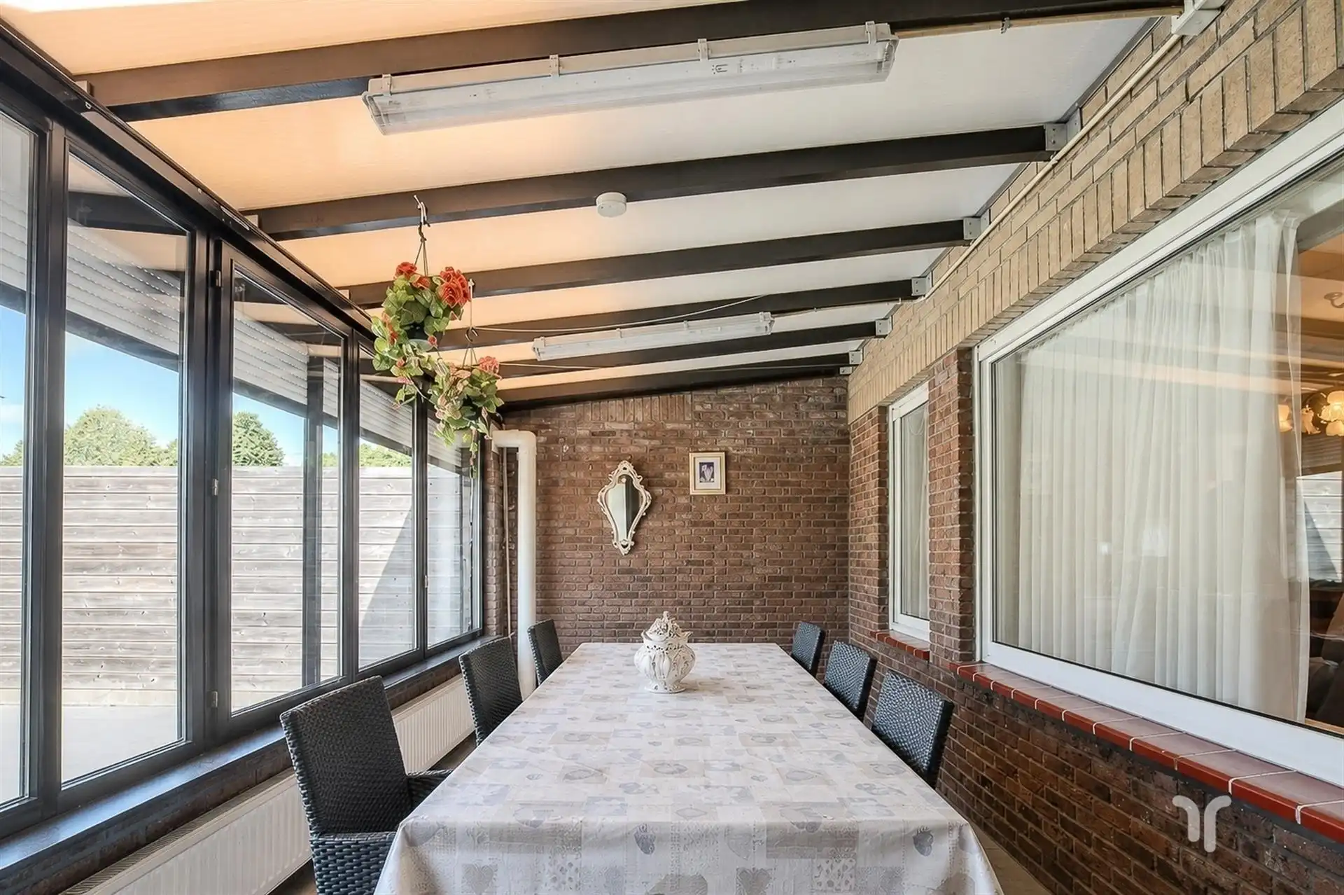 Verzorgde woning met 3 slaapkamers en aparte garage op een rustige ligging. foto 4