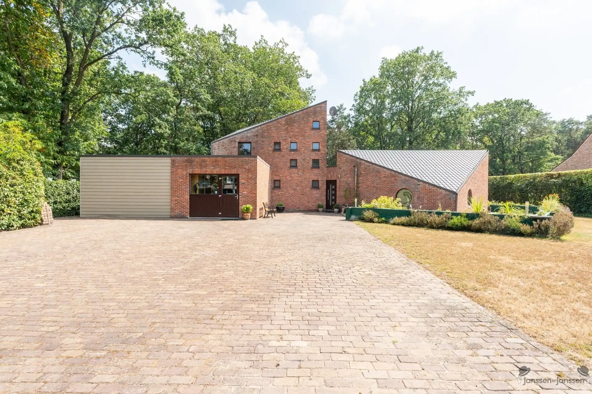 Architecturale woning met 4 slaapkamers op een royaal perceel van 2.012 m² foto 22