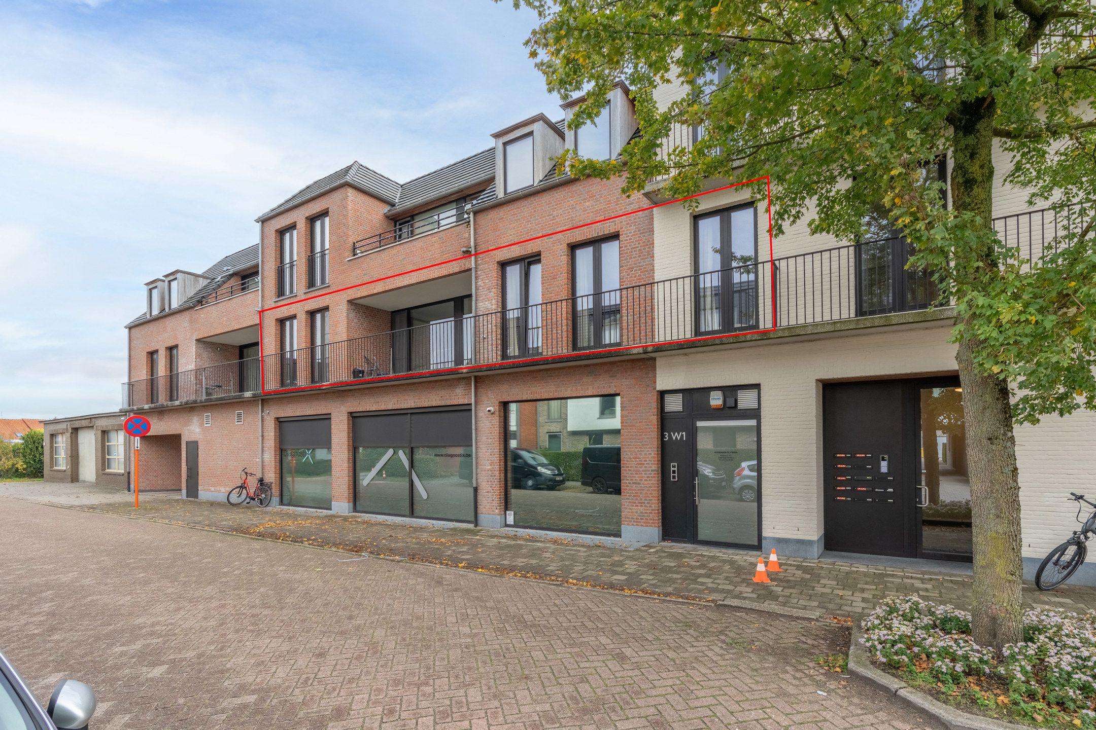 Recent (2019) tweeslaapkamerapp. met terras in het centrum foto {{pictureIndex}}