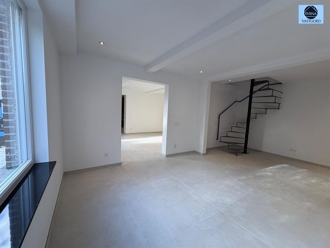 ZEER RUIME WONING MET 4 SLAAPKAMERS EN 2 GARAGES foto 7