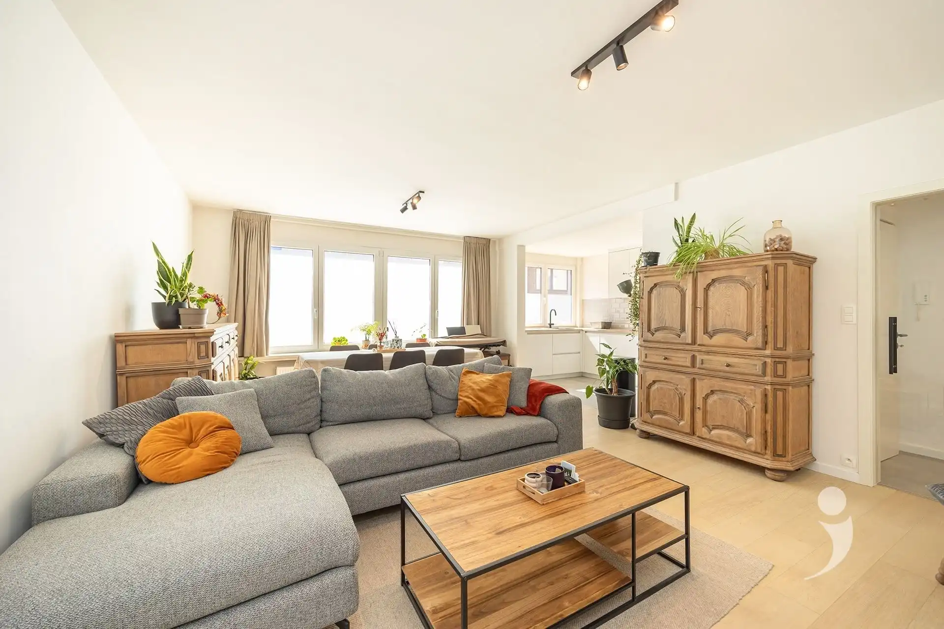 Gerenoveerd appartement met 2 slaapkamers, garagebox en staanplaats foto 10