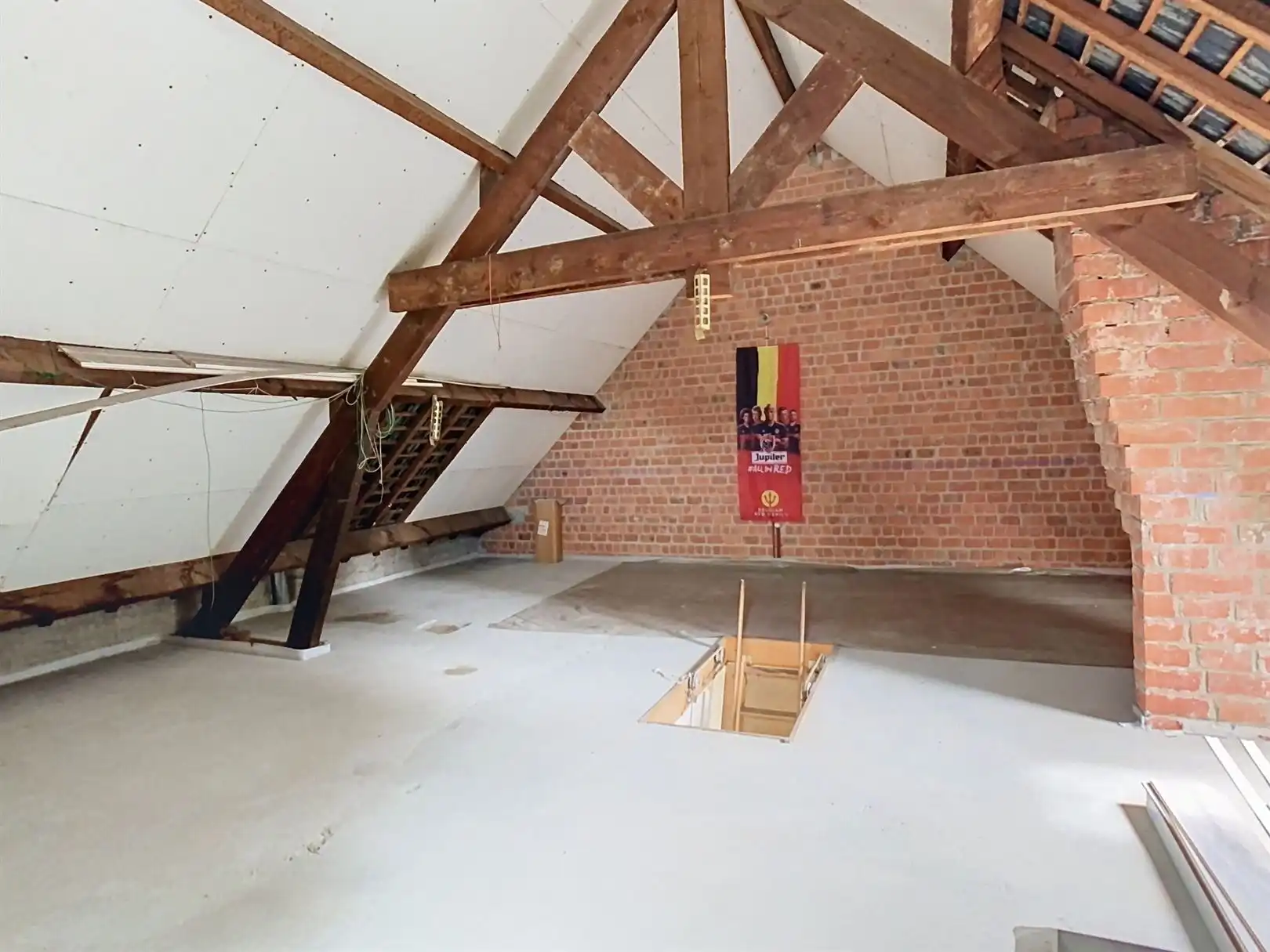 Op te frissen 3-gevel met vrijstaande garage foto 20