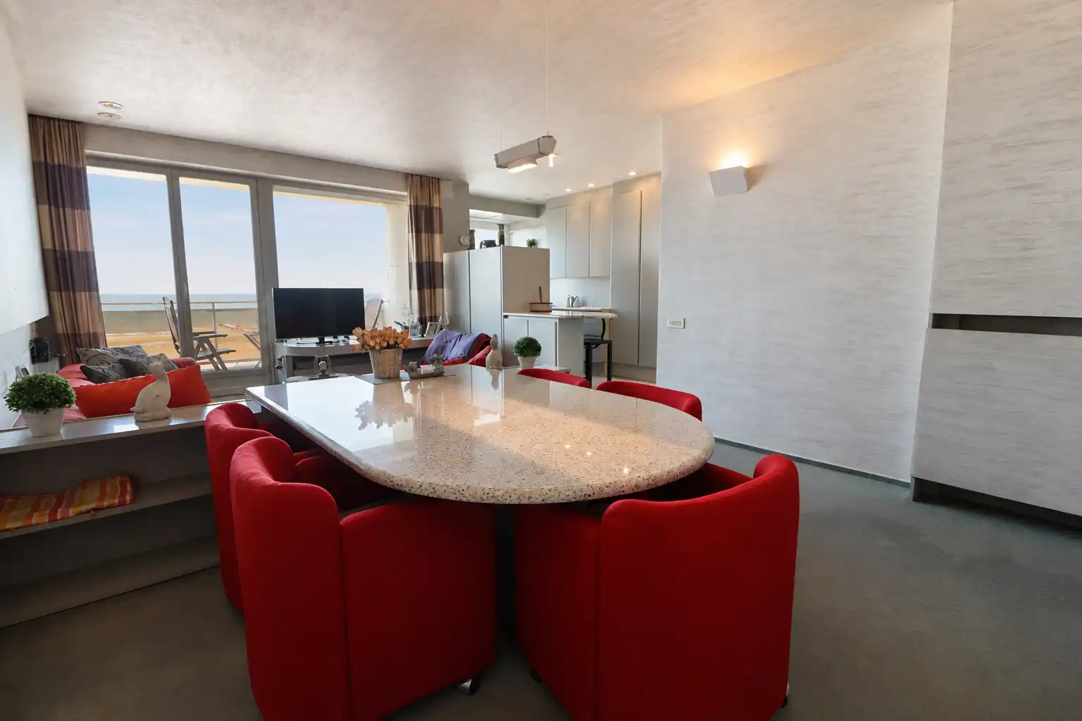 Ruim appartement met 3 slaapkamers, 2 badkamers en fantastisch zicht op de zee en de Pier. foto 6