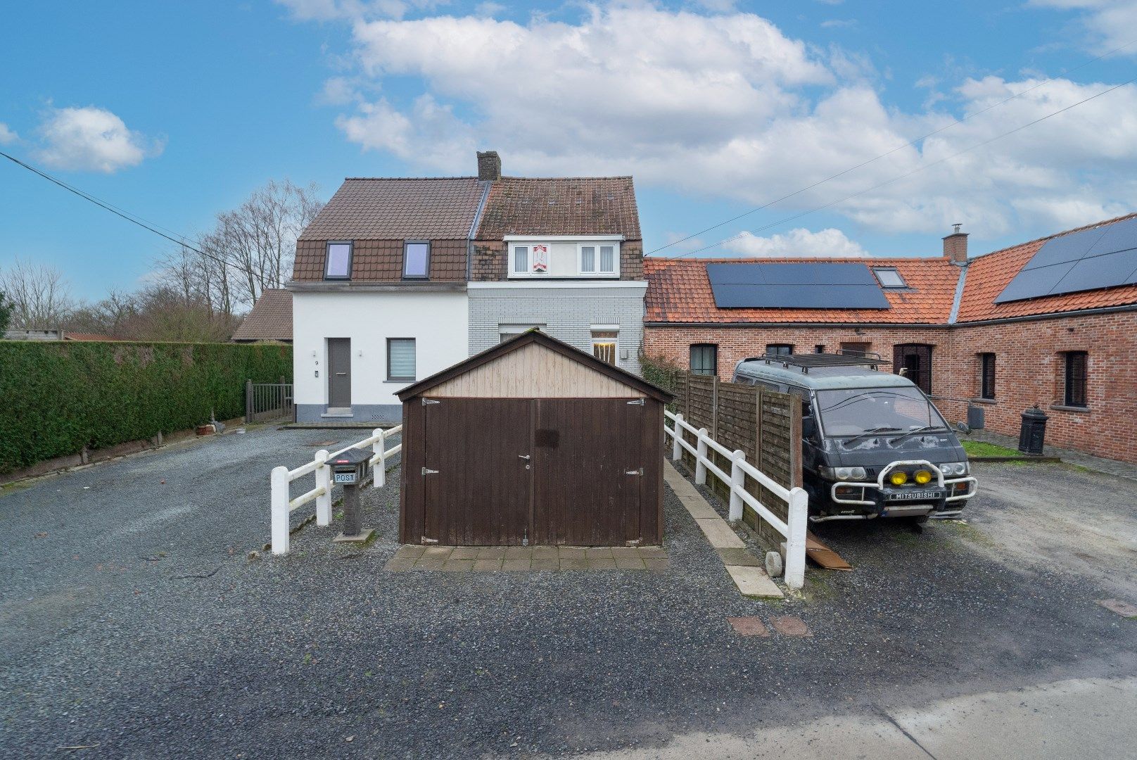 TE RENOVEREN WONING MET UITWEG foto 2