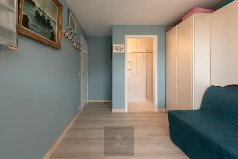 Ruim doorloop-appartement met 2 slaapkamers in de vernieuwde residentie Scorpio op de zeedijk te Nieuwpoort-Bad. foto 22