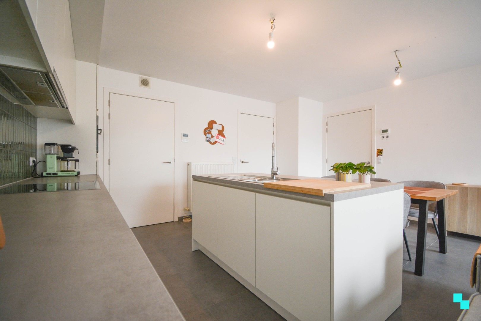 Aantrekkelijk appartement pal in het centrum van Hooglede foto 6