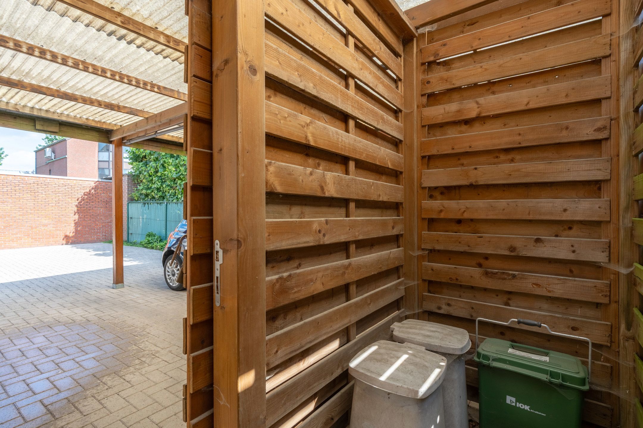 Centraal gelegen 2-slpk app met carport en berging te Beerse foto 17