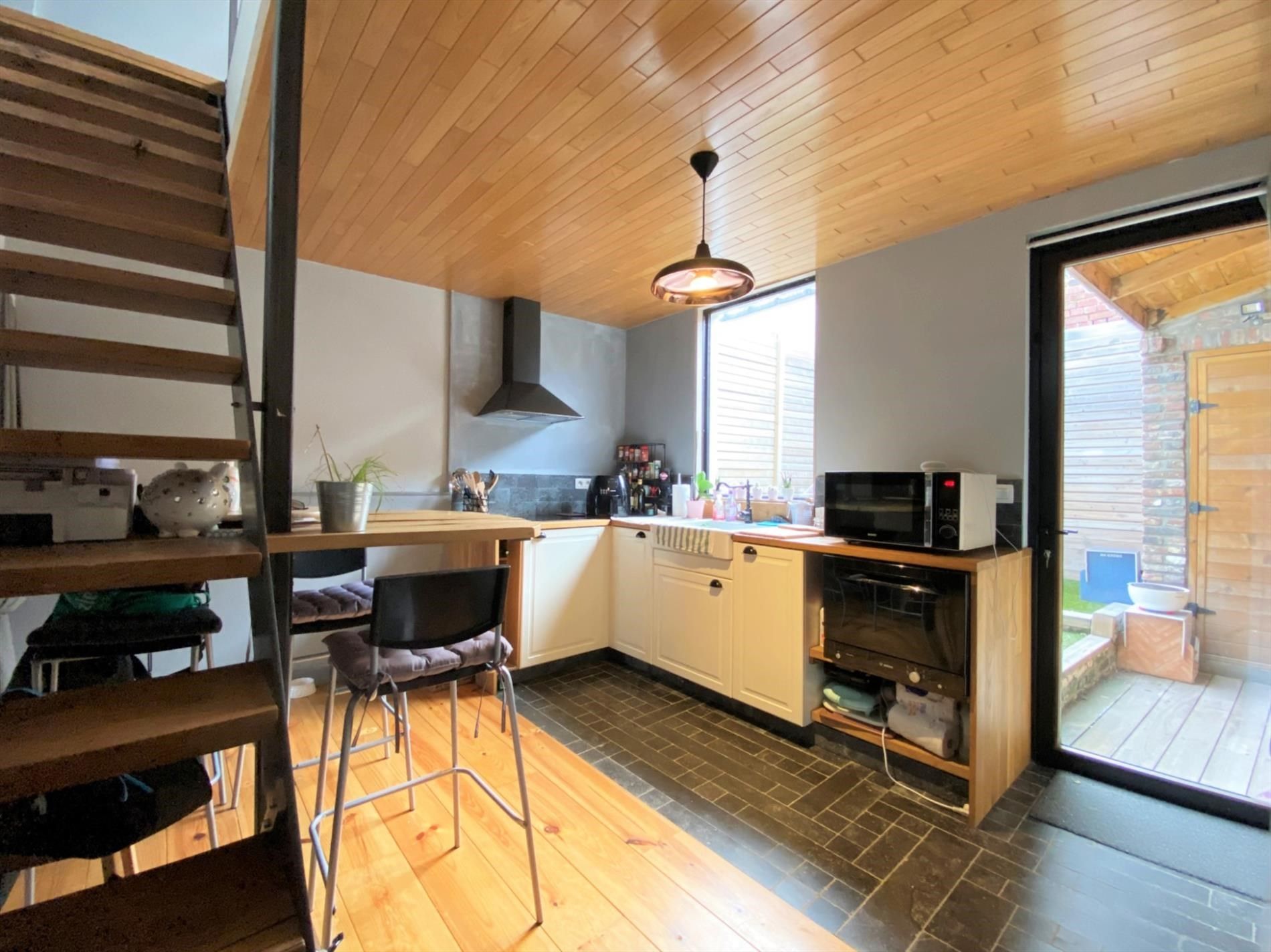 INSTAPKLAAR EN GEZELLIGE WONING IN HARTJE IZEGEM! foto 4